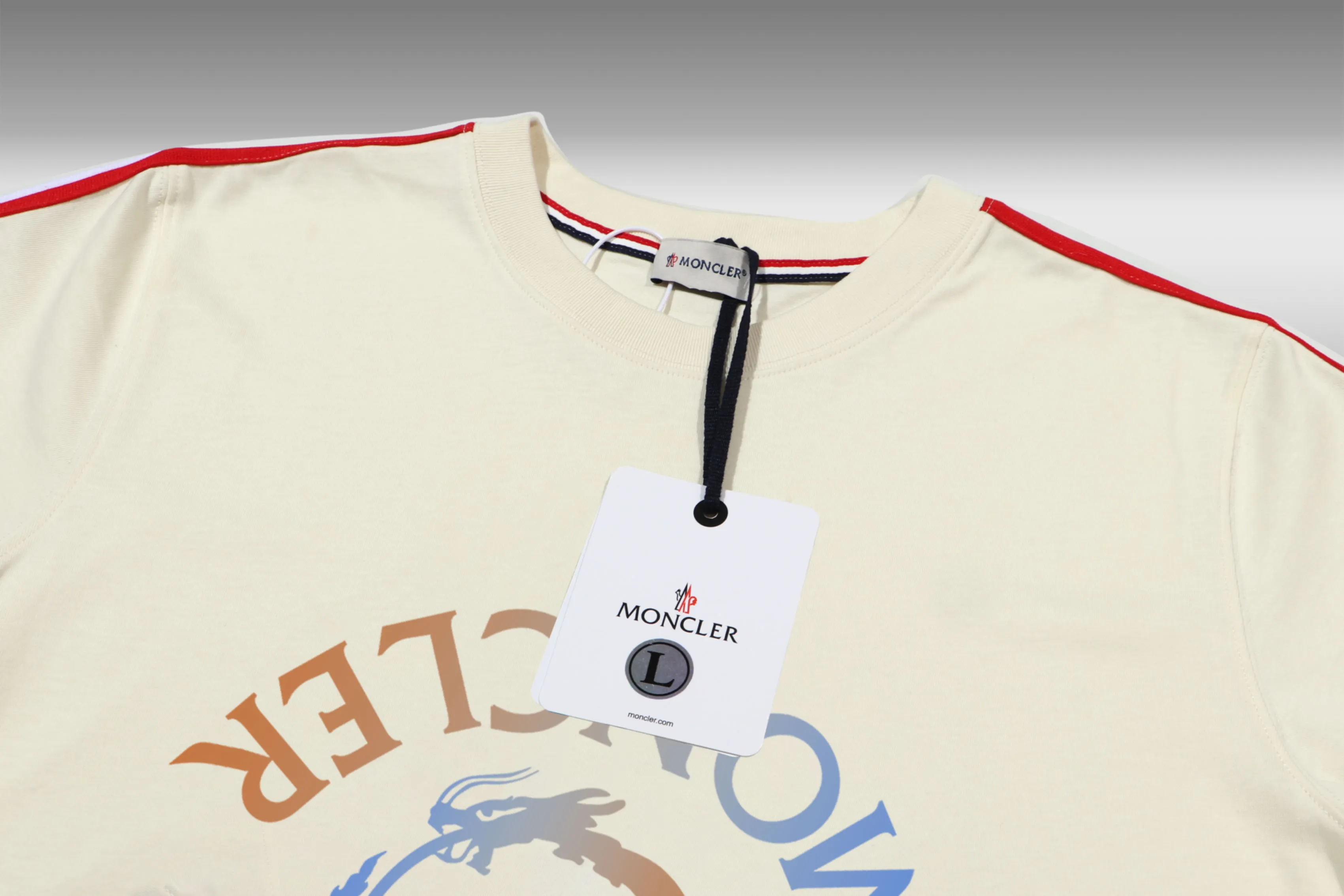 《Moncler~ 》2024New Arrival ， Quality T ， , Versatile Quality ！ ‼ 32 250G ‼ ， ， ， ， T 🤪 Sizes：S-M-L-XL-2XL ：Black，White， ， Same Style
